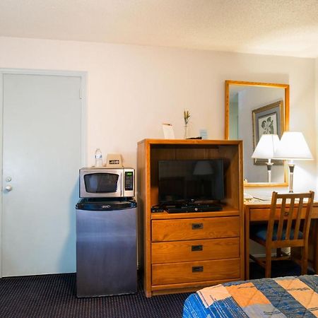 Budget Host Alexandria Motel Exterior photo